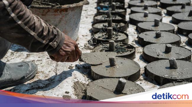 Intip Pembuatan Batu Rumpon Khas Kampung Bengek Muara Baru
