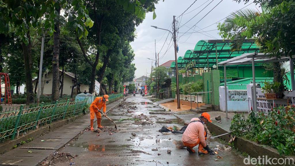 Banjir Di Pondok Karya Jaksel Surut, Warga Mulai Bersih-bersih