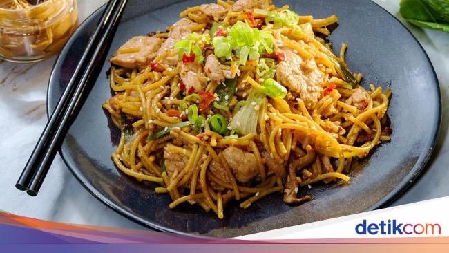 3 Resep Mie Ayam Pedas Gurih yang Mulur Enak
