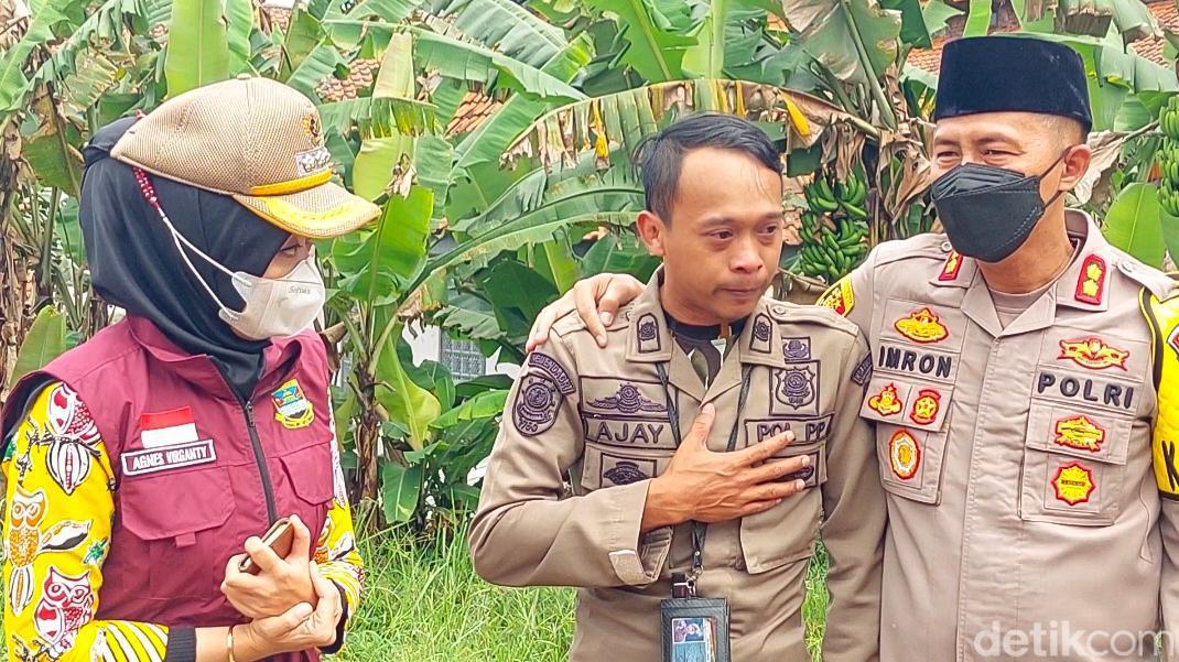 Air Mata TKK Satpol PP KBB Ratapi Nasib Gegara Dirumahkan Pemda