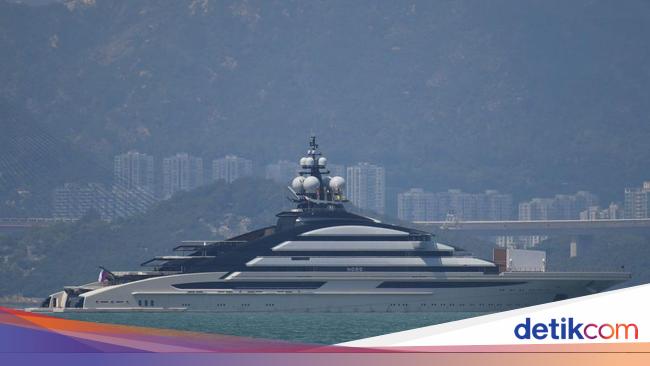 Putin’s friend superyacht docks, Hong Kong refuses to apply Western sanctions