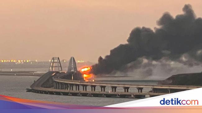 Series of burning fuel tanks on the Crimean bridge, triggers the explosion