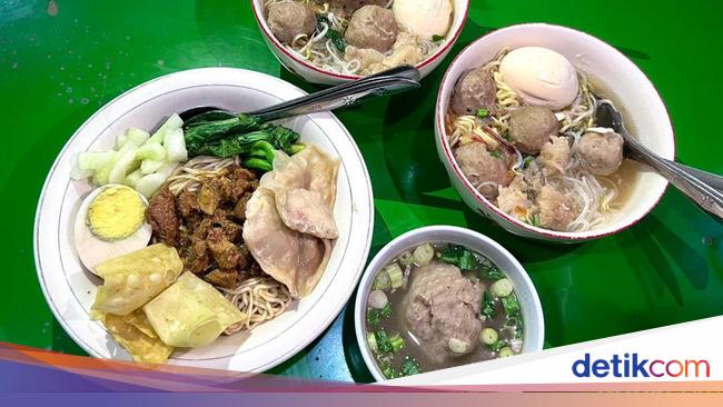 Bakso Hj Yatmin Enaknya Bakso Dan Mie Ayam Ini Sudah Dikenal Sejak 1966