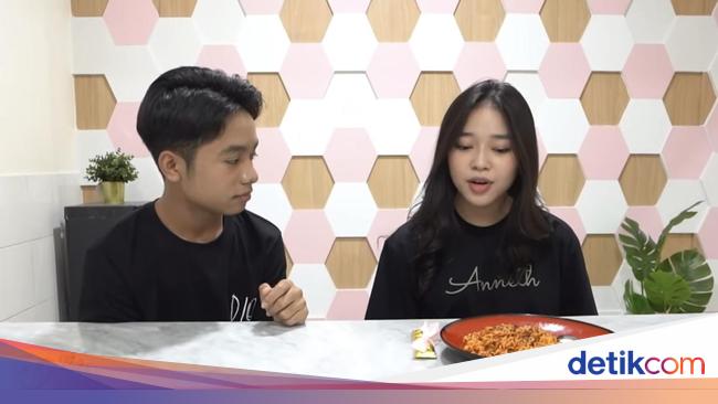 Kompaknya Anneth Delliecia Saat Masak dan Makan Bareng Betrand Peto