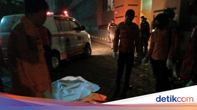 Perempuan Yang Diduga Bunuh Diri Loncat Dari Lantai 3 Tp