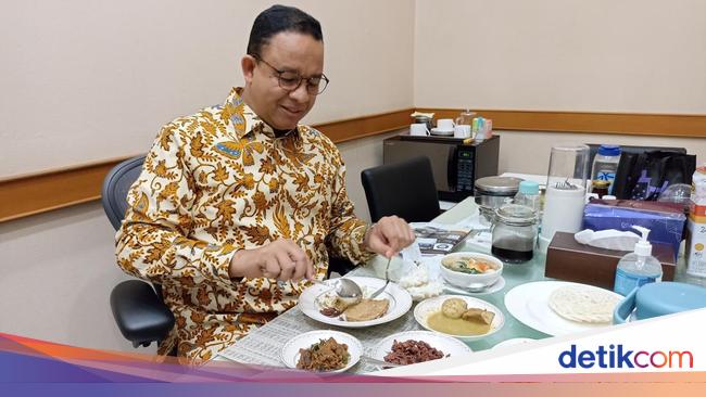 Anies last lunch at Balkot DKI, the menu is Gudeg and Manado fish soup