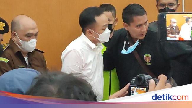 Prosecutors say Brigadier Ricky Rizal should be able to rescue Brigadier J