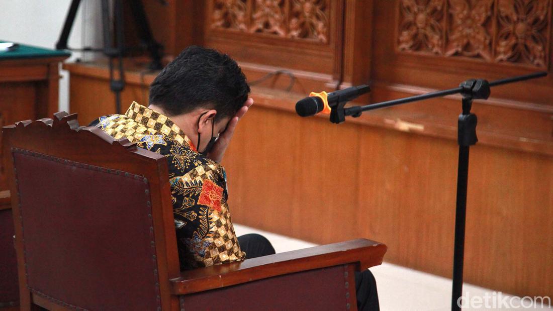 Beda Dari Dakwaan, Momen Ferdy Sambo Menangis Muncul Di Nota Keberatan