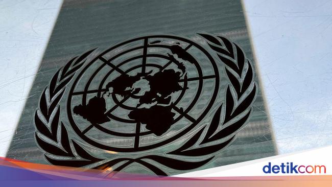 UN Flags at Half Mast in Jakarta to Commemorate Staff Deaths in Gaza Conflict