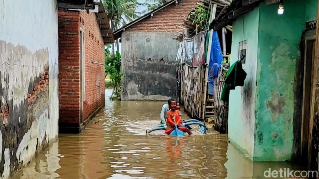 30 Rumah Di Banyuwangi Masih Terendam Banjir