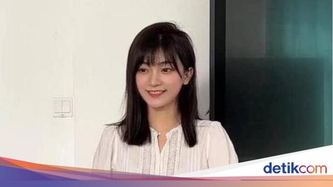 Too beautiful, the teacher criticizes the university for hiring her