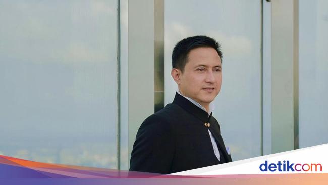 Logo Ricky Subagya Romantisnya Ricky Subagja dan Istri Saat Ngeteh hingga Nongkrong di Bali