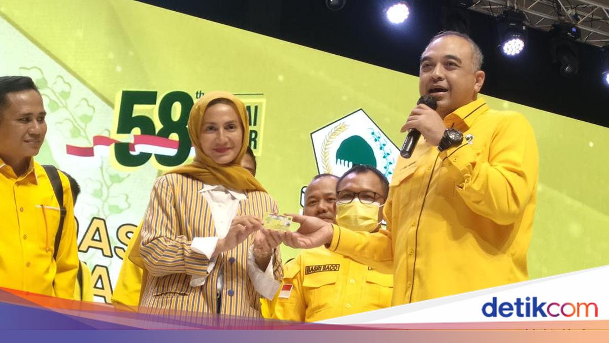 Jejak Politik Wanda Hamidah: dari NasDem Kini Berseragam Golkar