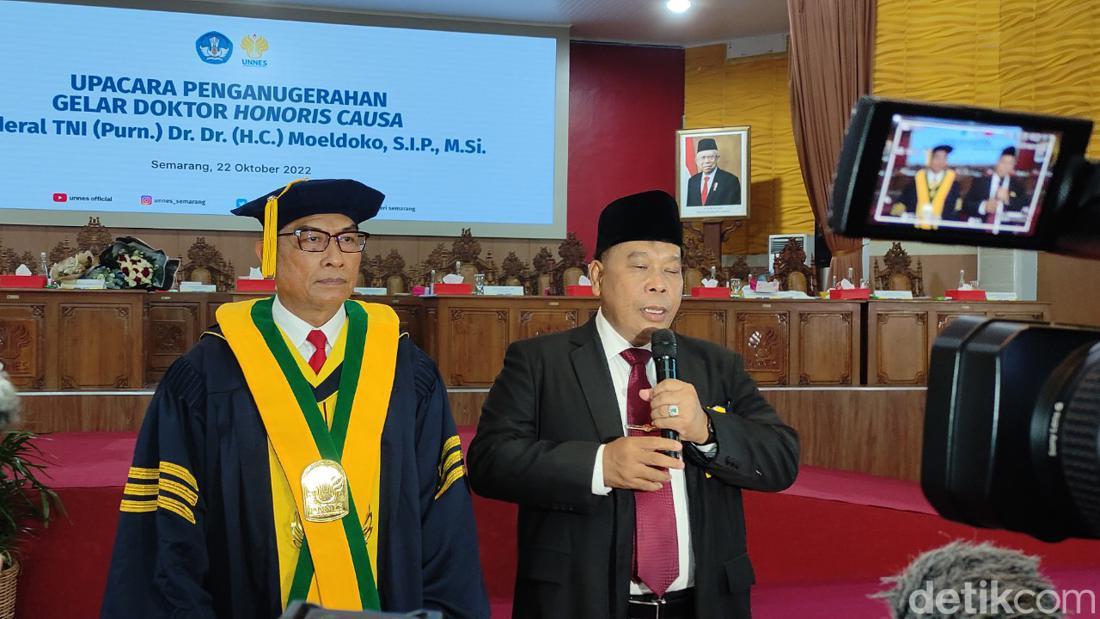 Moeldoko Terima Gelar Doktor Honoris Causa Dari Unnes