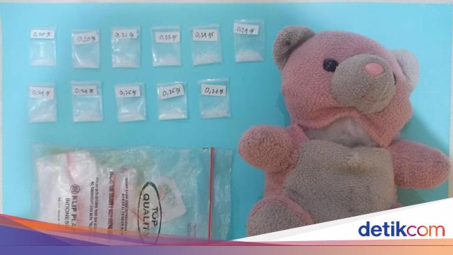 Pengedar Narkoba Surabaya Kelabui Polisi Sembunyikan Sabu Dalam Boneka