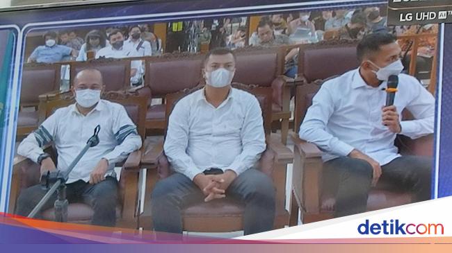 Acay Diperintah Angkat Jenazah Yosua: Sempat Kesulitan Diangkat ke Tandu