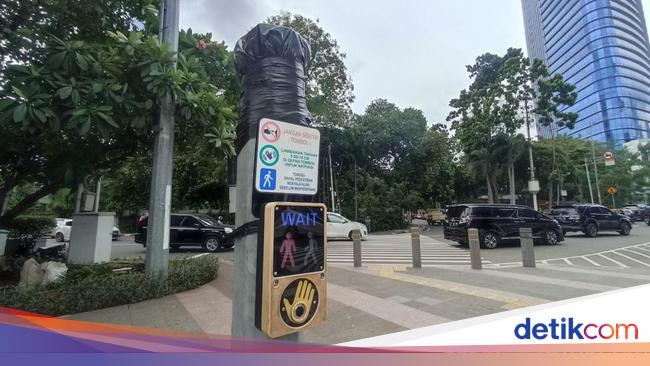 Waduh! Tiang Rambu Pelican Crossing di Sudirman Kini Buntung