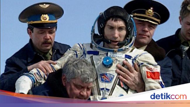 The Story of Krikalev, the Cosmonaut Stranded in Space After the ...