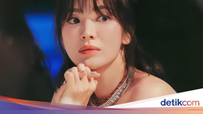 Song Hye Kyo was caught liking a Caucasian couple’s intimate video after the first one went public