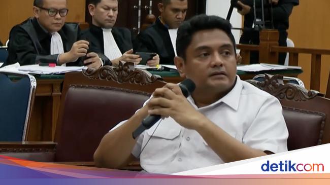 Prosecutor asks AKBP Ridwan about expressions of Sambo men watching CCTV