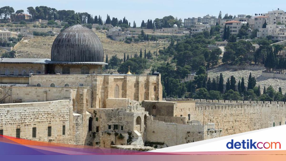 Ratusan Pemukim Israel Serbu Masjid Al-Aqsa Rayakan Tahun Baru Yahudi
