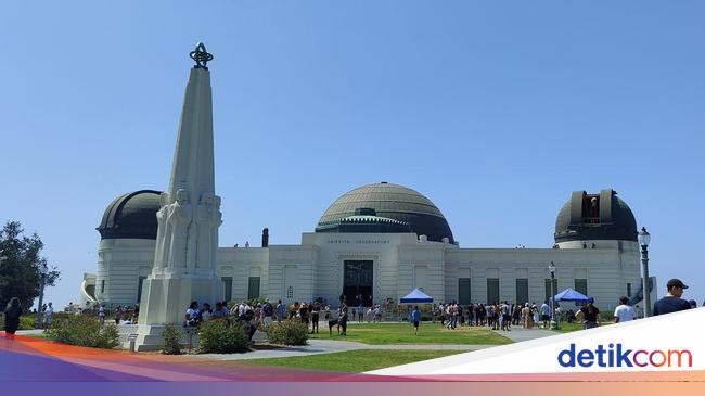 Study astronomy at the La La Land Observatory