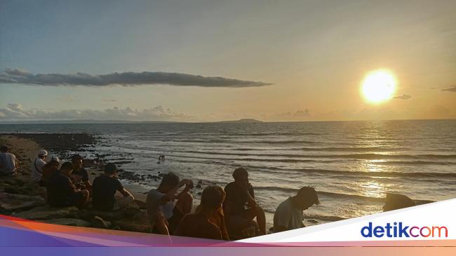 Pantai Baluk Rening, Spot Terbaik Menikmati Sunset di Jembrana