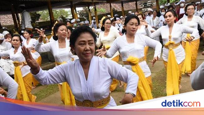 Tari Rejang Renteng: Aturan, Fungsi, dan Perlengkapannya