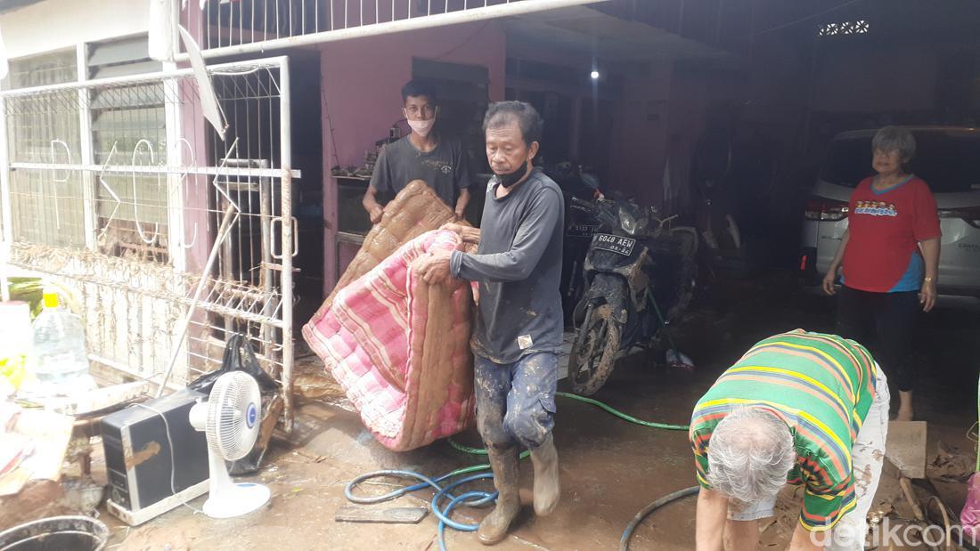 Dampak Banjir Bandang Semarang, Camat Ngaliyan: 88 Rumah-Mobil Rusak