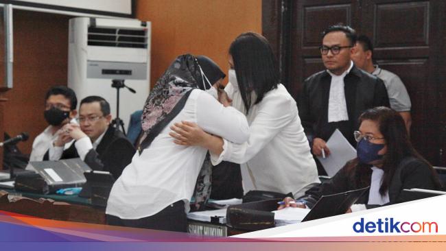 Kebiasaan Susi Art Sambo Jawab Siap Bikin Pengunjung Sidang Tertawa