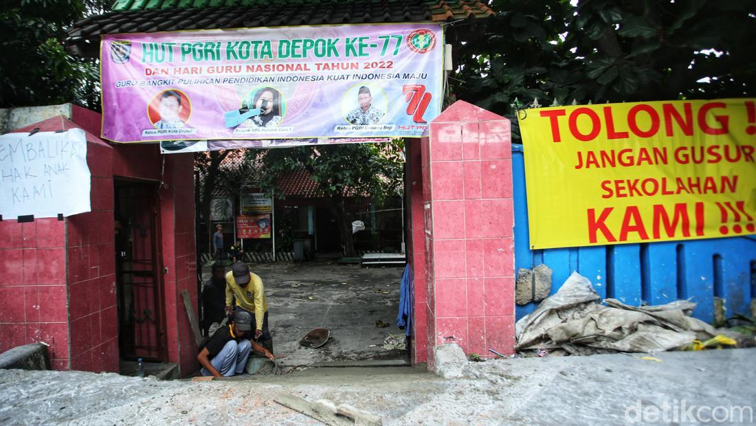 Masalah Bertubi SD Di Depok: Akses Tertutup Trotoar, Harus Relokasi