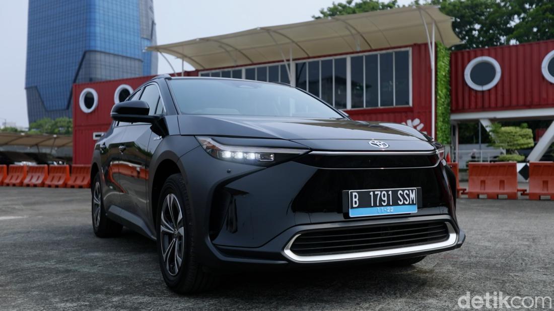 Toyota BZ4X Meluncur Di Indonesia, Harga Tembus Rp 1 Miliar