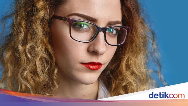 10 Model Kacamata Untuk Wajah Bulat Yang Cocok Buat Kamu