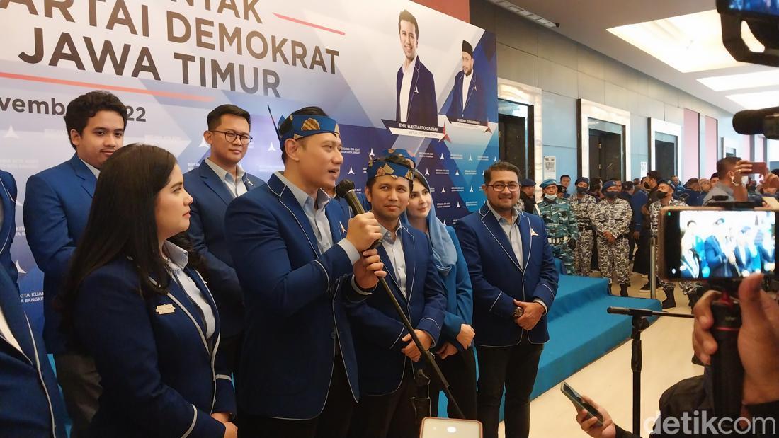 AHY Buka Suara Soal Sindiran Menohok Hasto Ke Emil Dardak