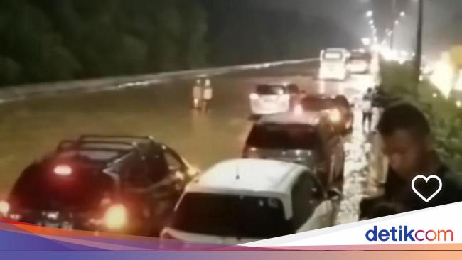 Jakarta-Tangerang toll road still flooded, traffic congestion