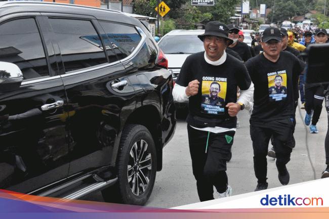 Bupati Cilacap Tatto Jalan Kaki 96 Km Jelang Akhir 2 Periode Menjabat 