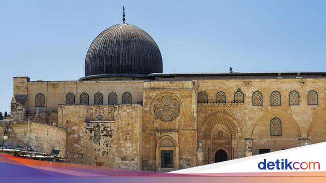 Israeli Offensive in East Jerusalem and West Bank Leaves More Than 250 Dead and Dozens Arrested