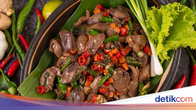 Bahan-bahan oseng paru-ayam yang segar dan berkualitas