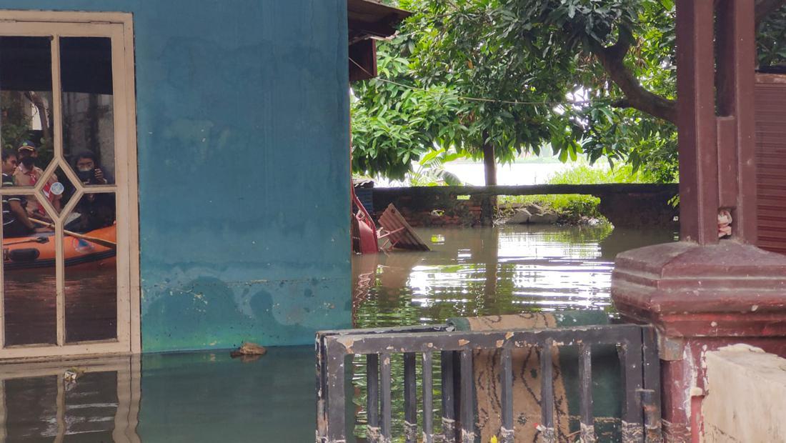 Penampakan Tanggul Jebol Yang Bikin Perumahan Di Tangerang Terendam Banjir