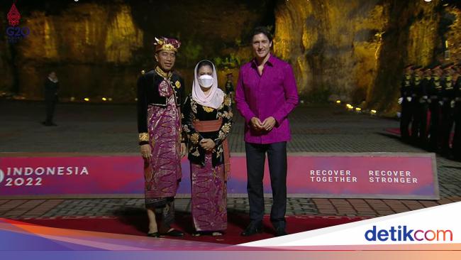 Canadian PM at FIFA President’s Dinner with Jokowi at GWK Wearing Batik