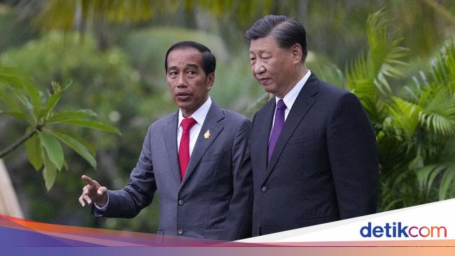 By telephone, Xi Jinping highly appreciates Jokowi