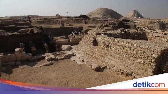 Archaeologists find hundreds of mummies and pyramids of ancient Egyptian queens