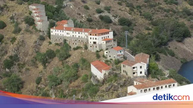 This ghost village is for sale for IDR 4 billion, interested?