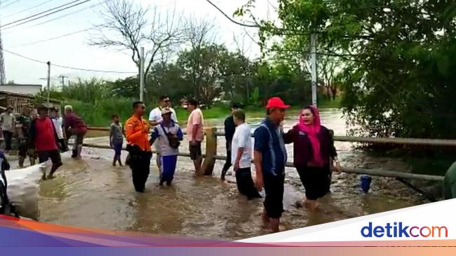 8 Desa Di Brebes Terendam Banjir Ratusan Orang Mengungsi