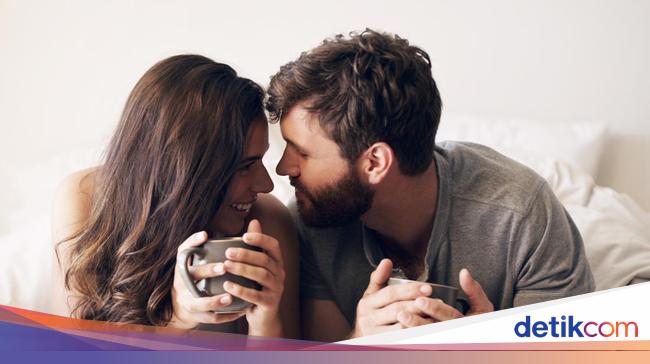 Note!  These are 5 reasons why drinking coffee makes relationships in bed more passionate