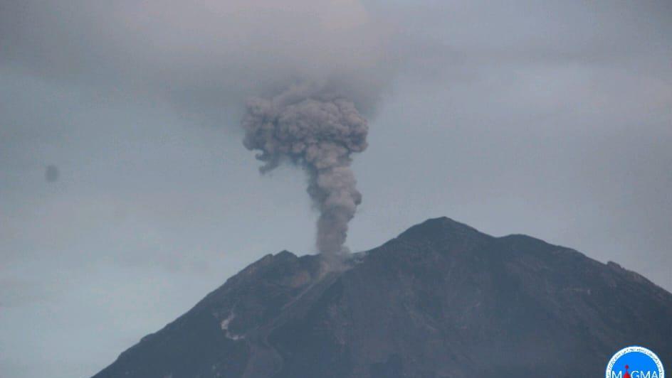 Gunung Semeru Erupsi, Lontarkan Abu 600 Meter Dari Puncak Kawah