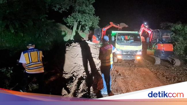 Sempat Tertutup Longsor Jalur Cianjur Cipanas Akan Dibuka Lagi Siang Ini