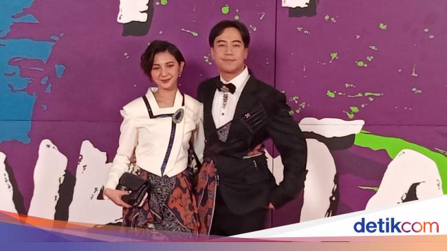 Vidi Aldiano mengunggah pesan kebanggaan tentang Sheila Dara