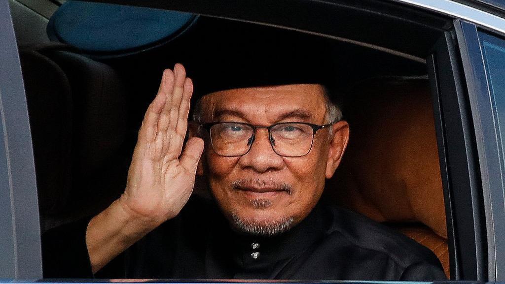 anwar-ibrahim-refuses-to-accept-salary-as-prime-minister-of-malaysia