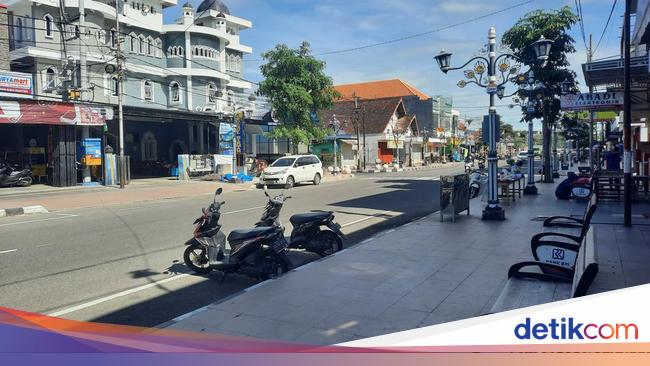 Bikin Iri Kota Lain, Ponorogo Punya Pedestrian Lebar nan Estetik